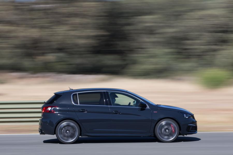  Peugeot 308 GTi 2017 года  (WW) (фото 37 из 50)
